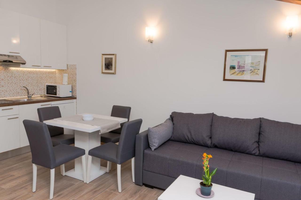 Kaštela Beachfront Apartments Don מראה חיצוני תמונה