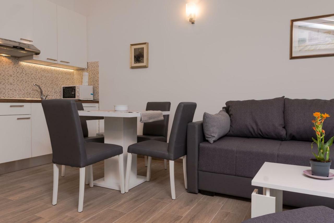 Kaštela Beachfront Apartments Don מראה חיצוני תמונה