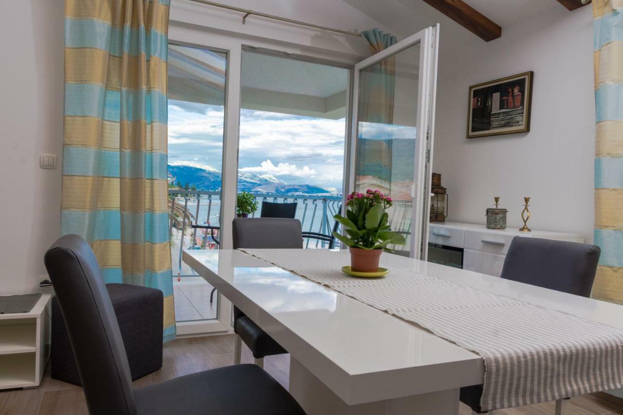 Kaštela Beachfront Apartments Don מראה חיצוני תמונה